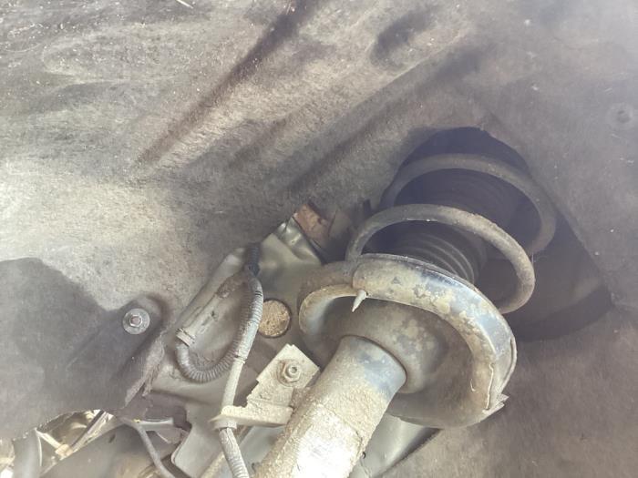 Schokdemper rechts-voor van een Volvo V40, Gebruikt, -, -, Ophalen of Verzenden