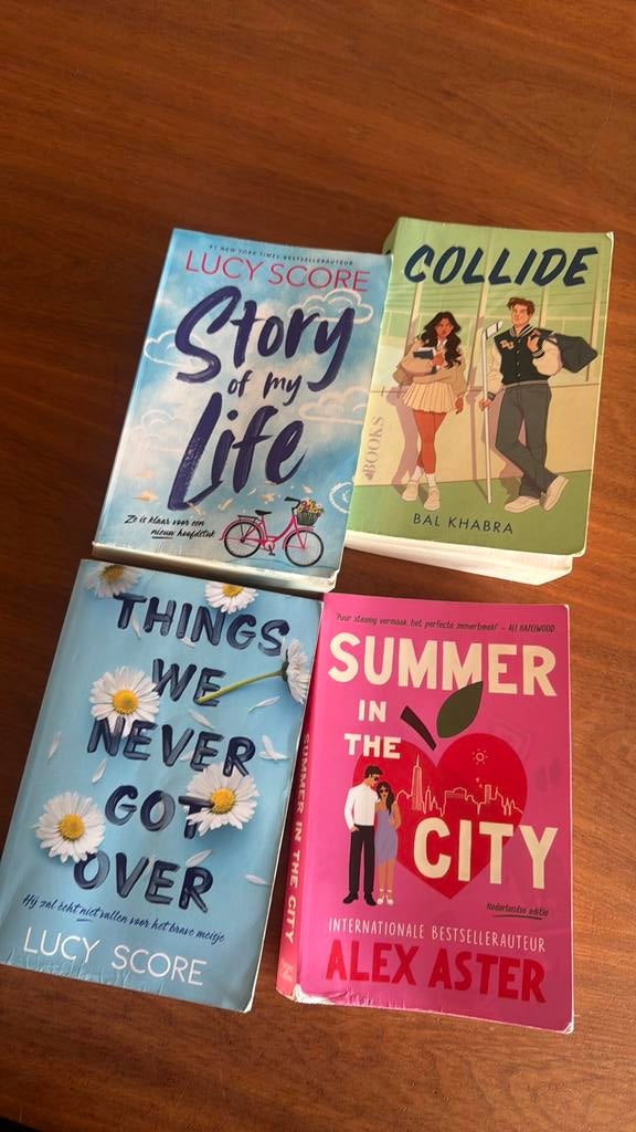 4 Romantische boeken: Lucy Score, Bal Khabra, Alex Aster, Boeken, Ophalen of Verzenden, Gelezen, Nederland