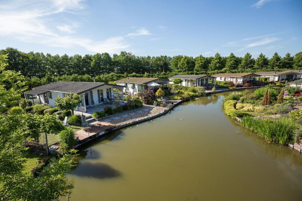 Chalet huren? Camping Berkhout, Dichtbij Hoorn/markermeer, Speeltuin, 2 slaapkamers, Noord-Holland, Recreatiepark
