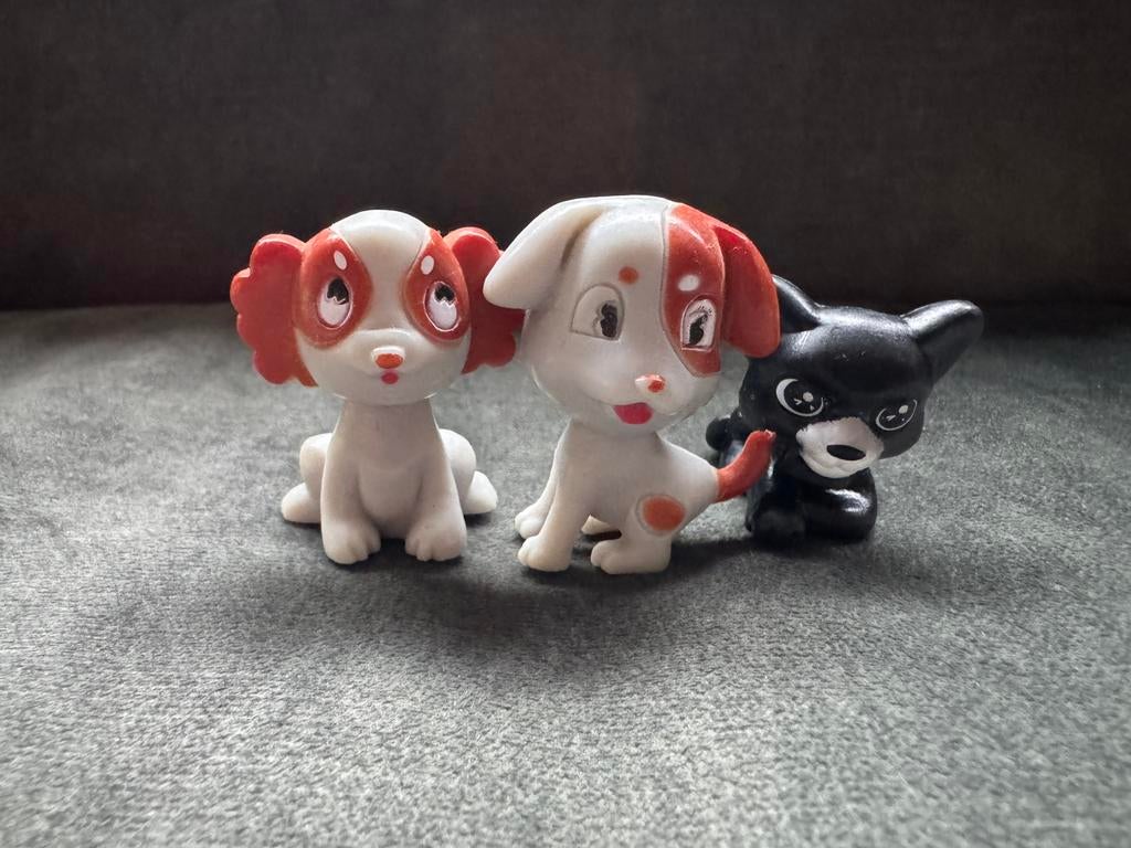 Hondjes en een poes ( verzameling surprise ei), Ophalen of Verzenden, Zo goed als nieuw