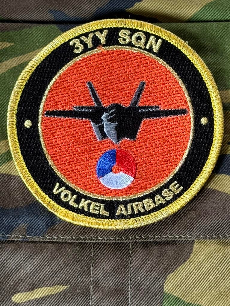 3YY SQN Vliegbasis Volkel, Ophalen of Verzenden, Zo goed als nieuw, Embleem, Speld of Insigne