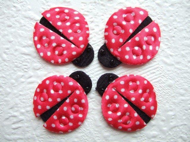 HALVE PRIJS - Satijnen lieveheersbeestje met stippen ~ 3 cm, Hobby en Vrije tijd, Kaarten | Zelf maken, Ophalen of Verzenden, Nieuw