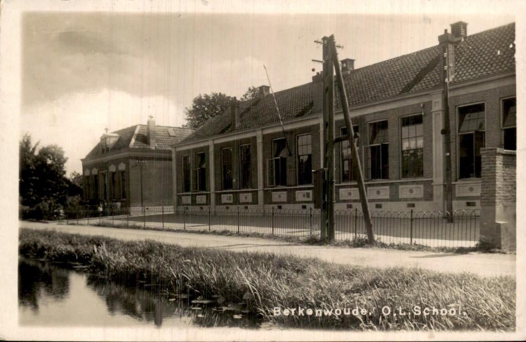 Berkenwoude - OL School - Fotokaart  v d List, Verzamelen, Ansichtkaarten | Nederland, Ophalen of Verzenden, 1920 tot 1940, Gelopen