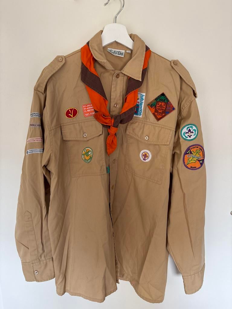 Scouting blouse met badges, eventueel los te koop, Verzamelen, Scouting, Ophalen of Verzenden, Gebruikt, Embleem, Speld of Insigne