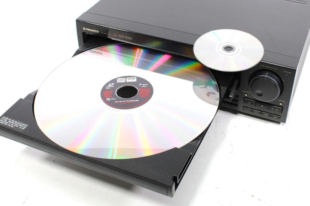 LaserDisc - op zoek naar laserdisc speler, Ophalen of Verzenden, Zo goed als nieuw, Film, Foto of Kaart