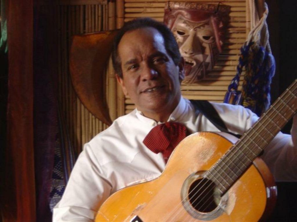 Kenneth Valverde, Mexicaanse muziek en Spaanse muziek, Solo-artiest