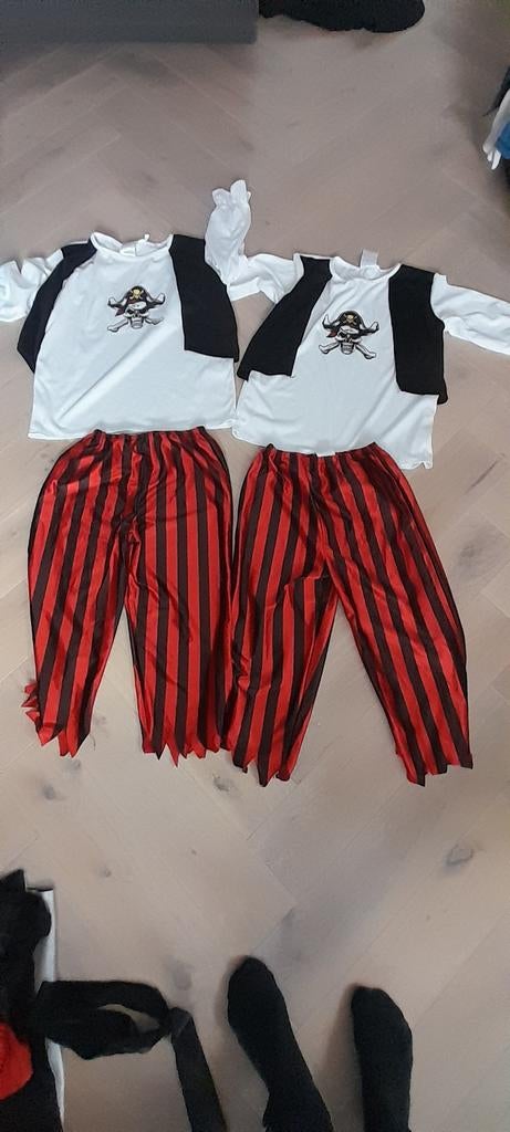 Twee nieuwe piraten pakjes maat 128-140, Ophalen of Verzenden, Nieuw, Overige maten