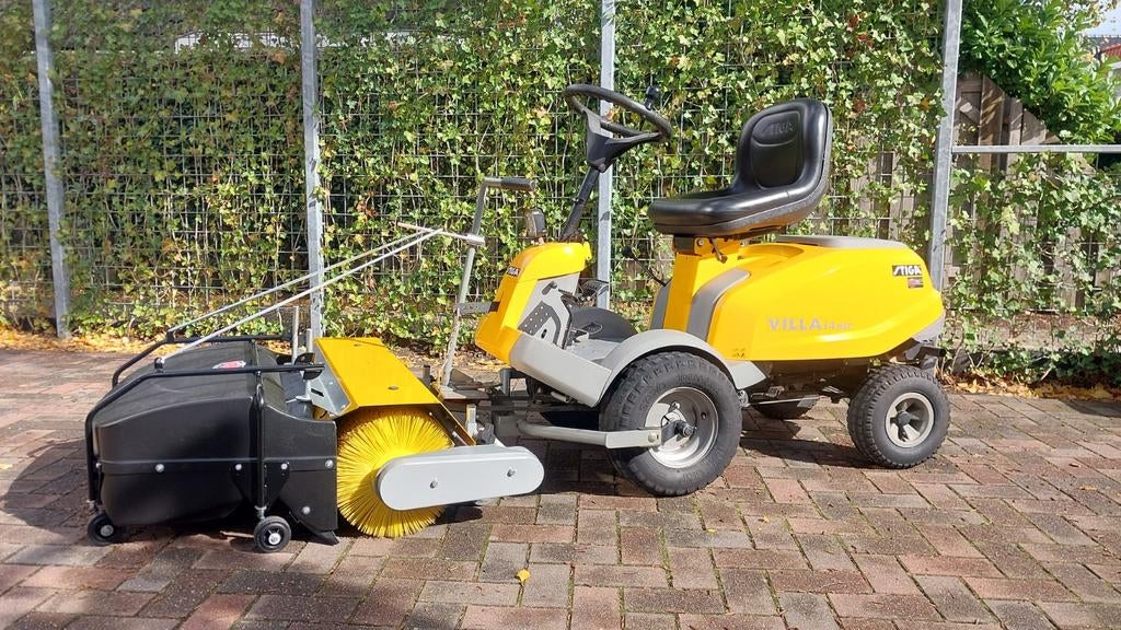 Stiga Villa HST veegmachine/frontborstel met opvangbak, Ophalen, Gebruikt, Stiga