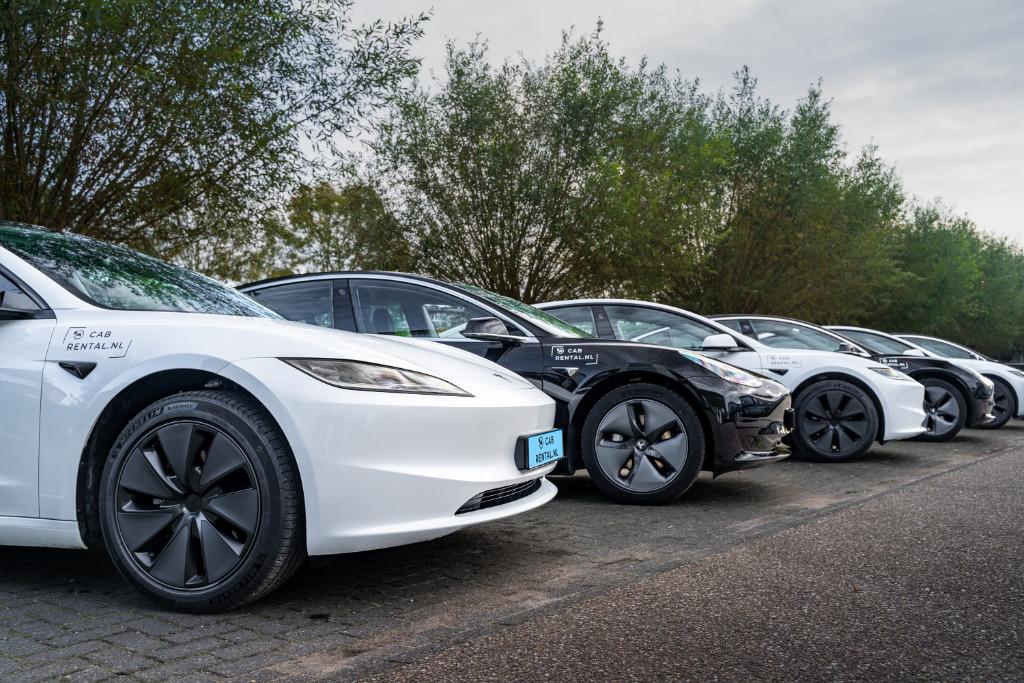 Tesla taxi huren/ pachten/ taxi verhuur / tesla model 3, Automaat, Zwart, Leder, Vierwielaandrijving