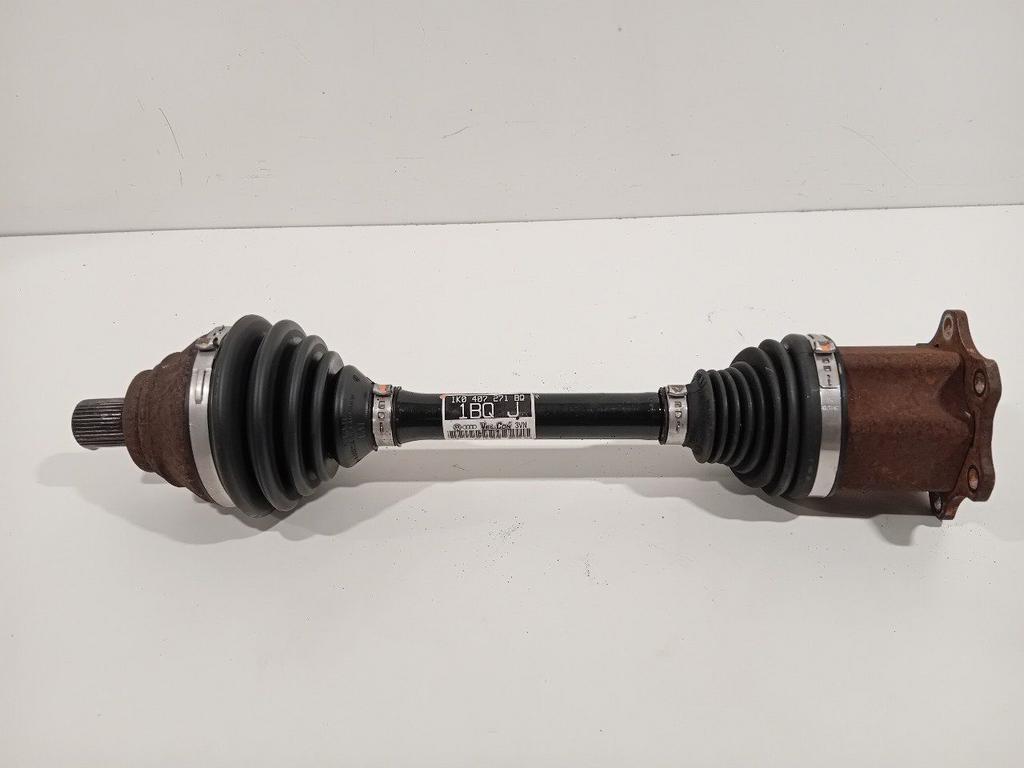 Aandrijfas links voor Volkswagen Golf, Onderdelen@venauto.nl, Van der Ven Autorecycling B.V., Gebruikt, Ettenseweg 76, 4706 PB Roosendaal, The Netherlands
