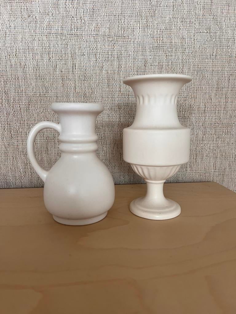 Wit keramiek vintage kelk vaas en urn vaas Flora Gouda, Huis en Inrichting, Woonaccessoires | Vazen, Wit, Aardewerk of Porselein