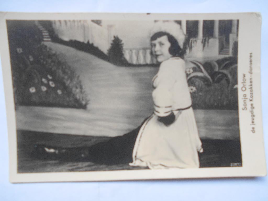 Sonja Orlow de jeugdige Kozakken-danseres Sonja Orlow 1930, Ophalen of Verzenden, 1920 tot 1940, Gelopen, Sterren en Beroemdheden