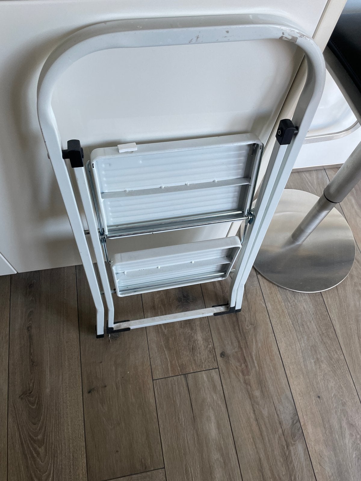 Stevig en degelijk huishoudtrapje met twee treden, Doe-het-zelf en Verbouw, Ladders en Trappen, Ophalen, Gebruikt, Trap, Opvouwbaar of Inschuifbaar