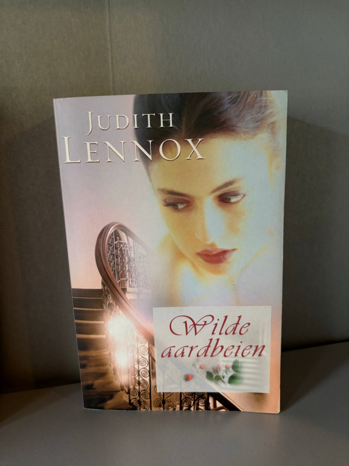 Judith Lennox - Wilde aardbeien, Ophalen of Verzenden, Gelezen, Nederland