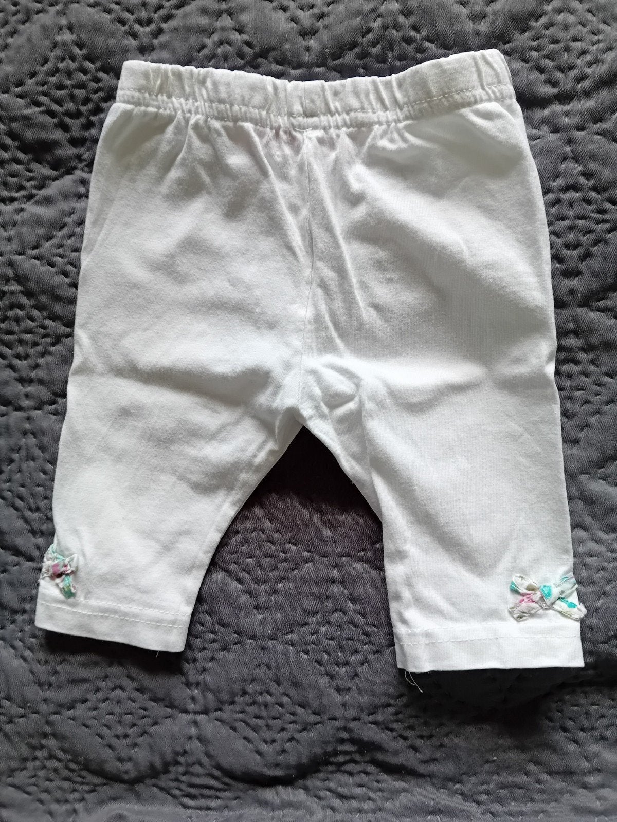 Witte capri legging met strikjes - Tissaia - Maat 74, Broekje, Meisje, Tissaia, Ophalen of Verzenden