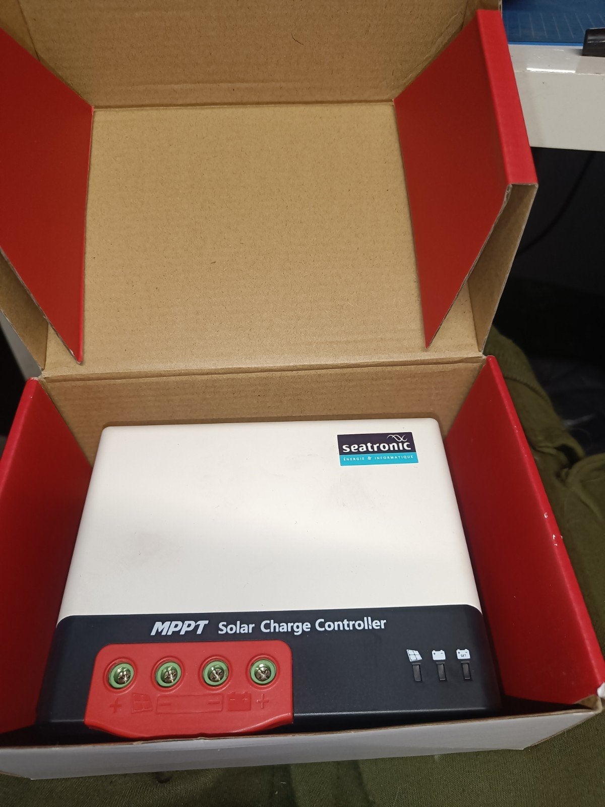 Seatronic / SRNE 50A MPPT Laadregelaar - NIEUW IN DOOS/ZGAN, Caravans en Kamperen, Ophalen of Verzenden, Nieuw