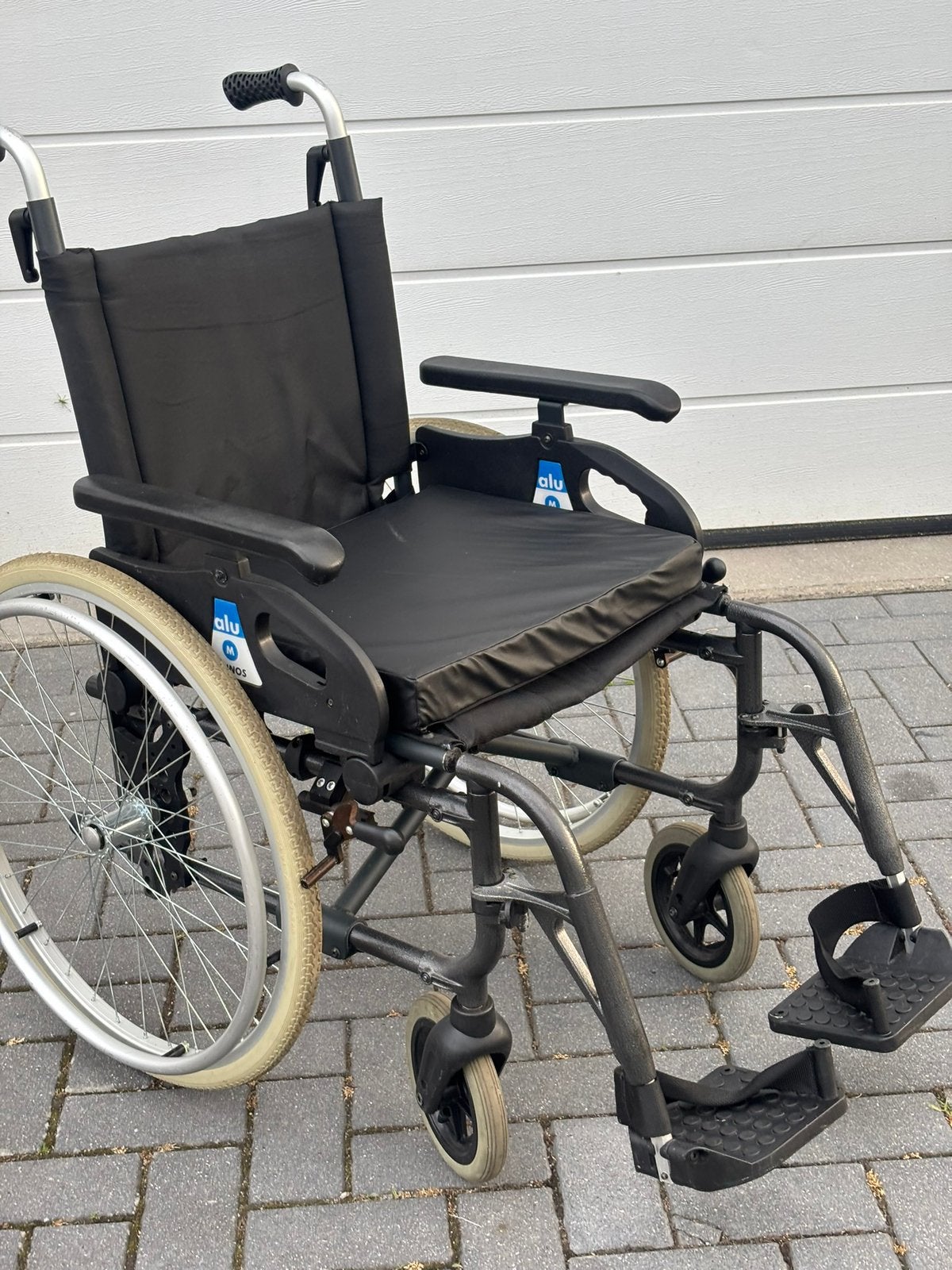 Mooie lichtgewicht inklapbare rolstoel aluminium kleur., Meer info ☎️0️⃣6️⃣➖2️⃣0️⃣9️⃣0️⃣1️⃣0️⃣4️⃣0️⃣, Zo goed als nieuw, Nederland