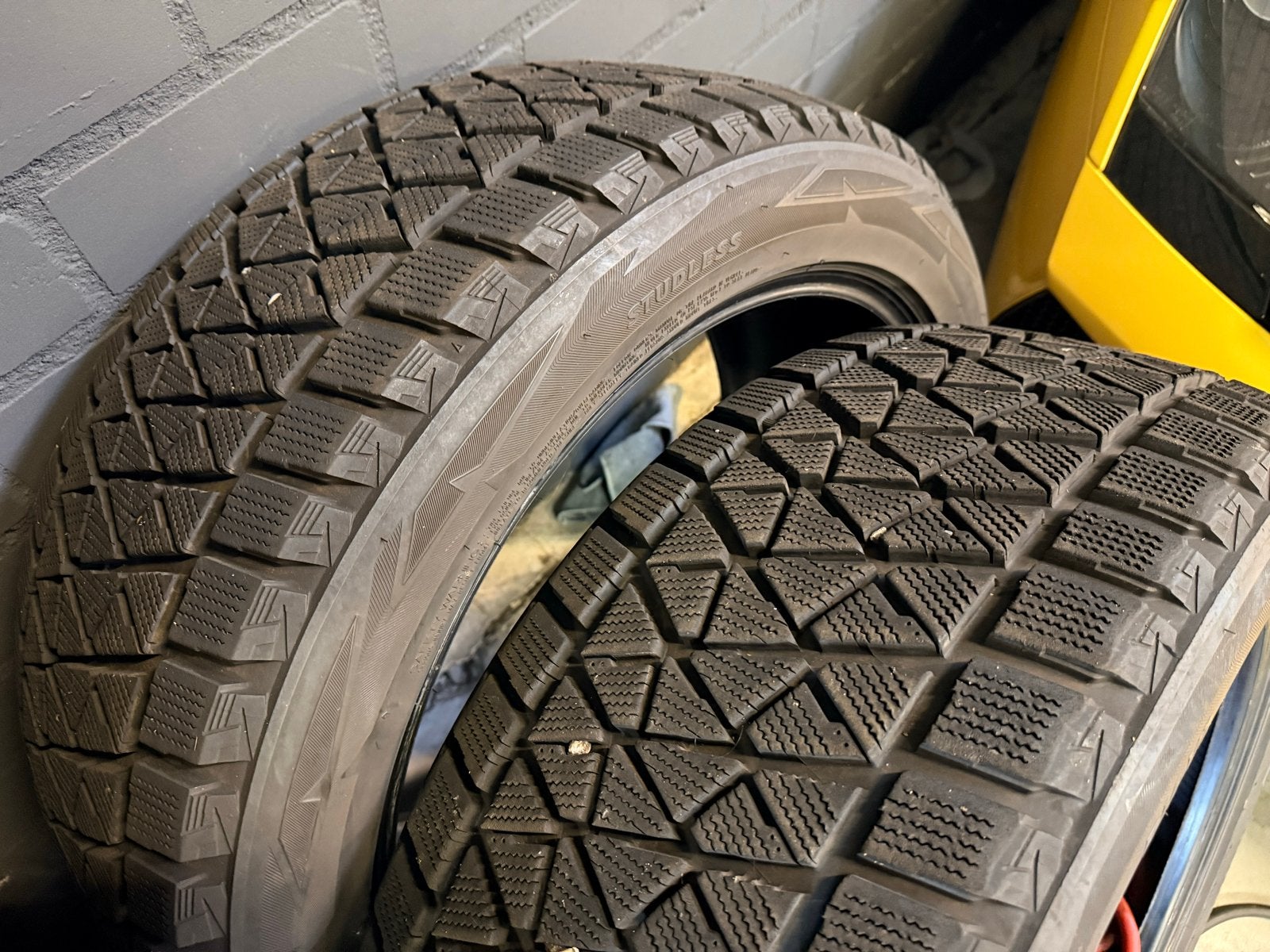 Bridgestone Blizzak winterbanden 285-45-22 Cadillac Escalade, Ophalen, Gebruikt