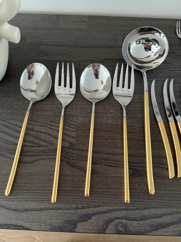 Bestek goud Avantgarde van Bendorf, Huis en Inrichting, Ophalen, Zo goed als nieuw, Overige materialen, Bestekset