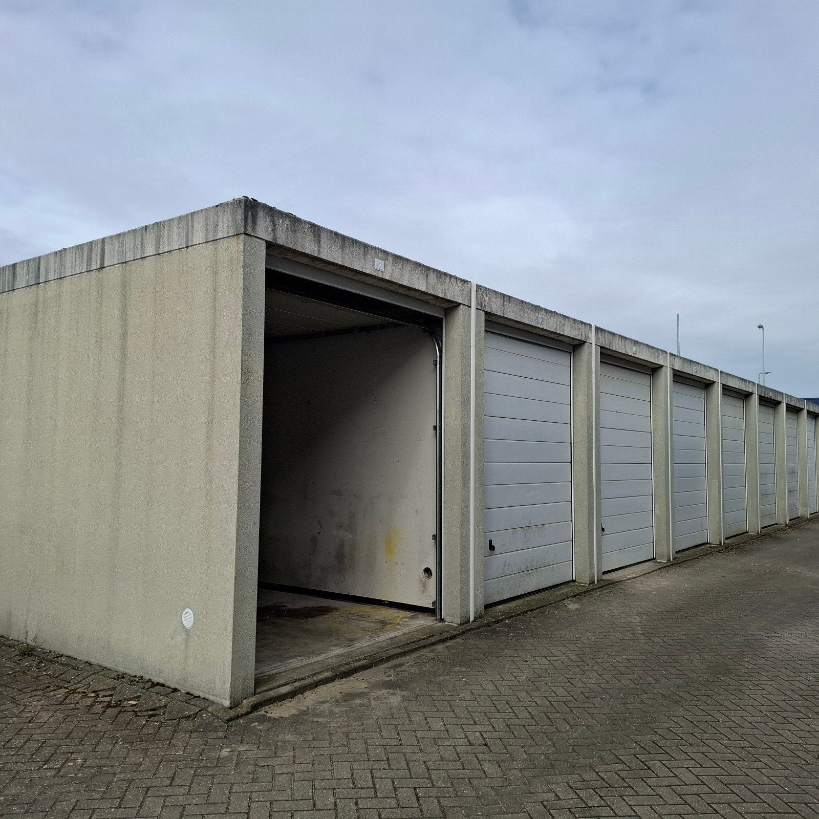 garagebox unit opslag te huur IJsselmuiden
