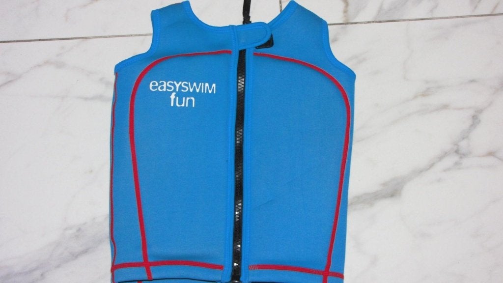 104-110 EASY SWIM medium blauw met zwembril, Verzenden, Zo goed als nieuw, Jongen, Sport- of Zwemkleding