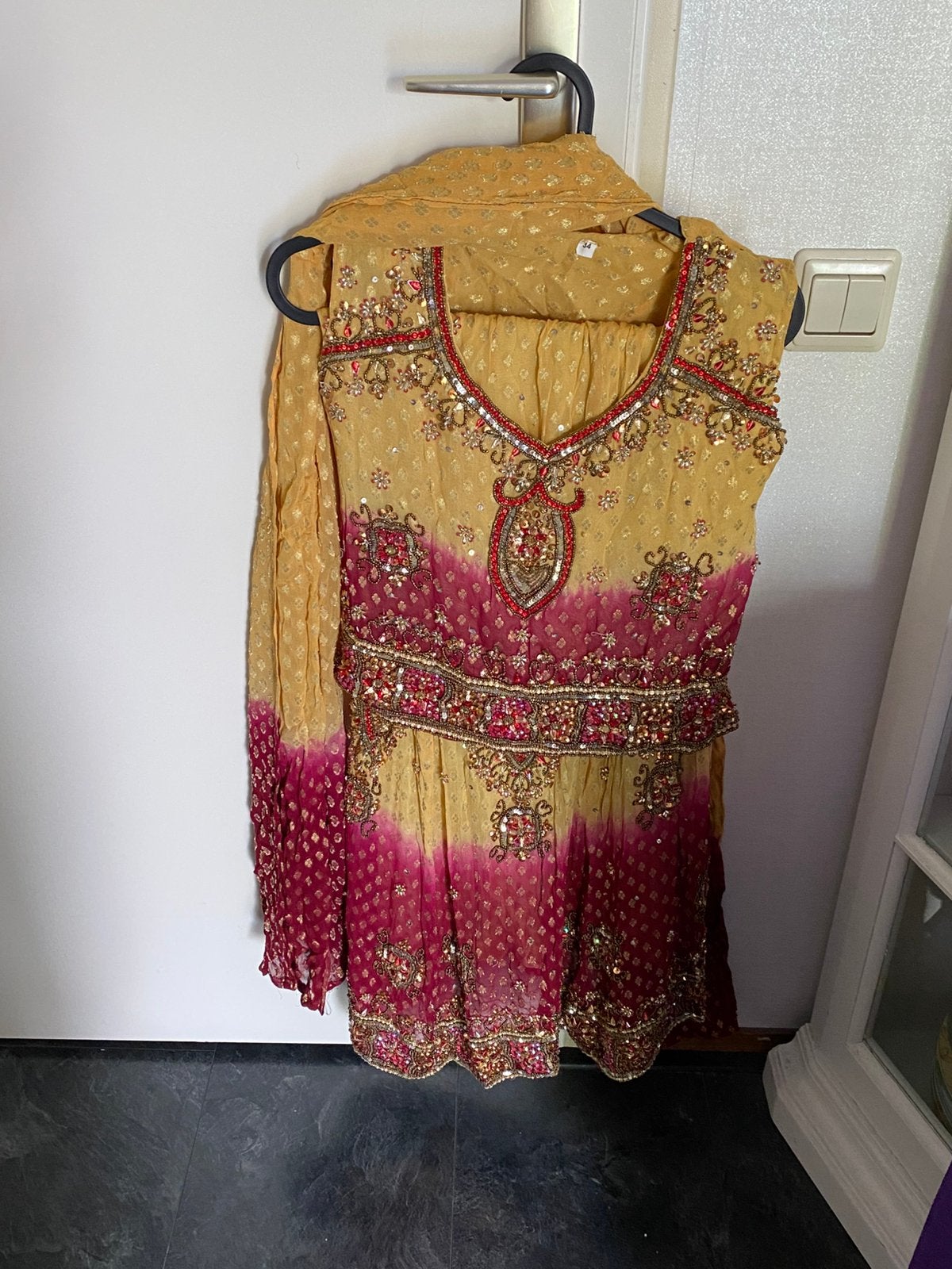Lehenga, Ophalen of Verzenden, Zo goed als nieuw, Overige typen