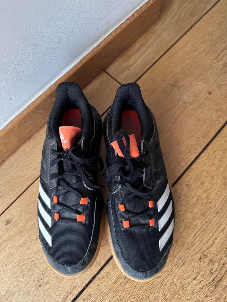 Adidas Volleybalschoenen Maat 40 - Goede Conditie, Sport en Fitness, Volleybal, Ophalen of Verzenden, Zo goed als nieuw