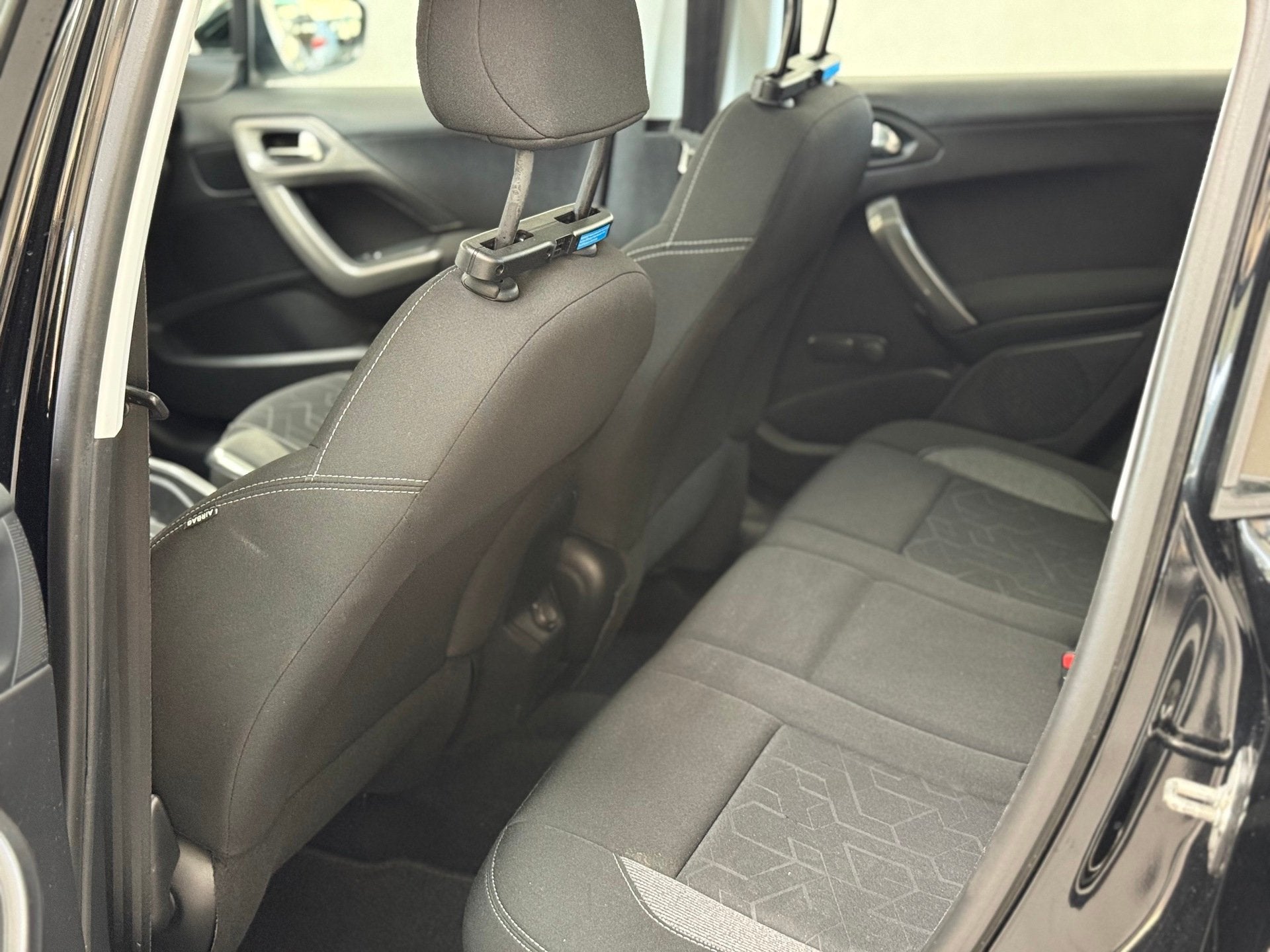 Foto 14 van Peugeot 2008 1.2 PureTech Blue Lion NAP Pano Navi Cruise Zee