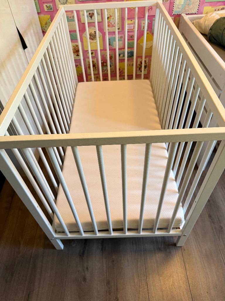 Ledikant Wit, Kinderen en Baby's, Babywiegjes en Ledikanten, Ophalen, Zo goed als nieuw, Ledikant