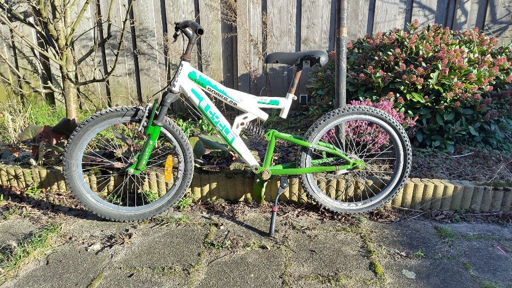 vandaag gratis ophalen:  Loopfiets - Groen en Wit - 20" wie, Ophalen, Gebruikt, Loopfiets