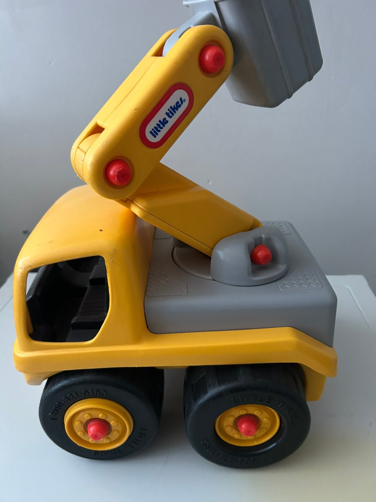Te koop Little Tike voertuig, Kinderen en Baby's, Speelgoed | Speelgoedvoertuigen, Ophalen, Gebruikt