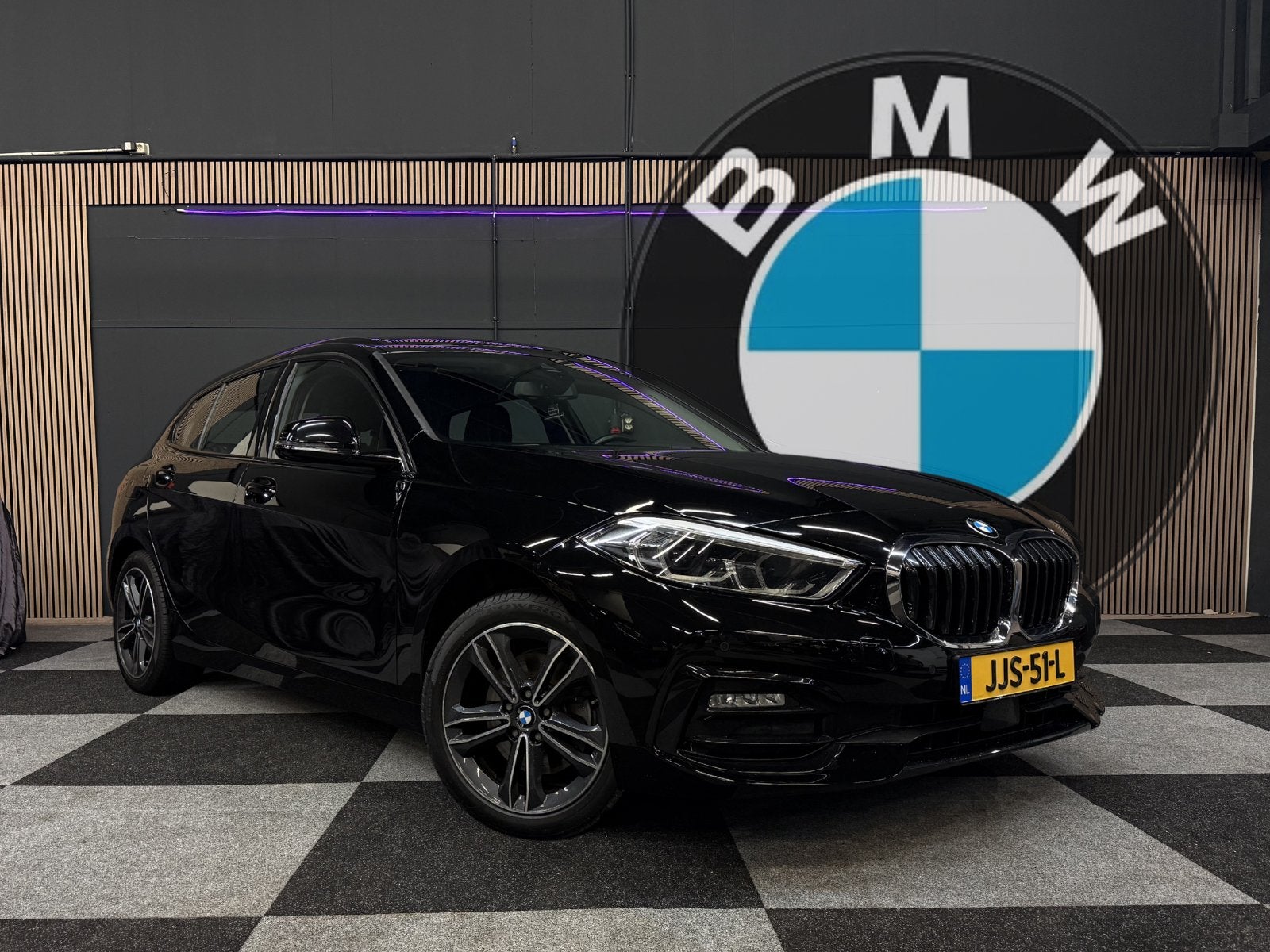 BMW 1-Serie 118i 140pk/2020/AUT/STOELVERWARMING/CARPLAY/APK, Auto's, BMW, Zwart, Leder, Bedrijf, Navigatiesysteem