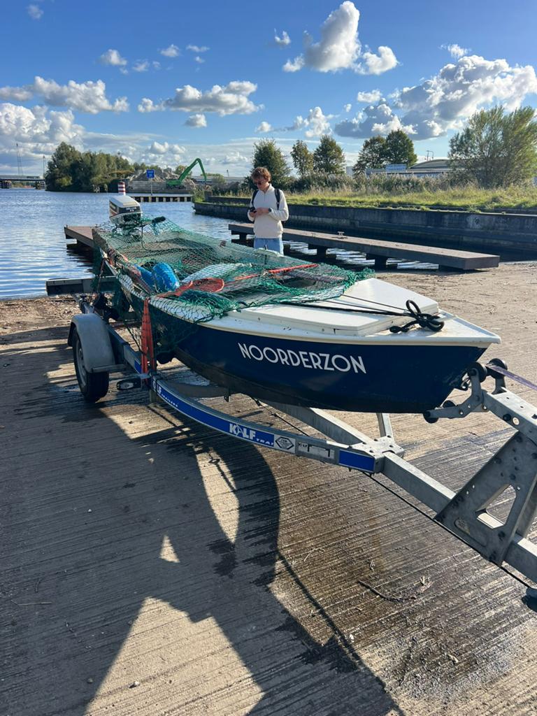 Stalen boot ca. 4m (met motor Johnson 4pk), Watersport en Boten, Ophalen, Zo goed als nieuw, Motor en Techniek, Motorboot