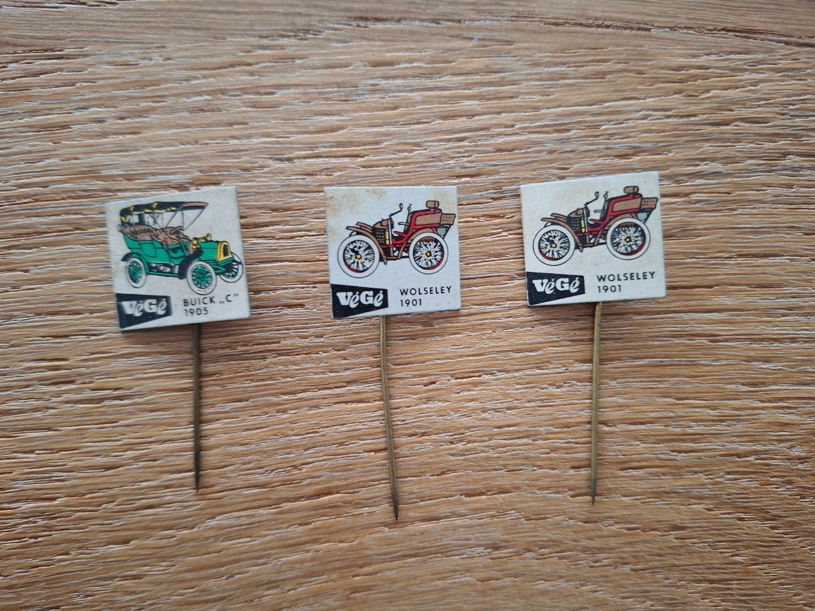 Vintage speldjes prikkers pins oldtimers auto's automobielen, Ophalen of Verzenden