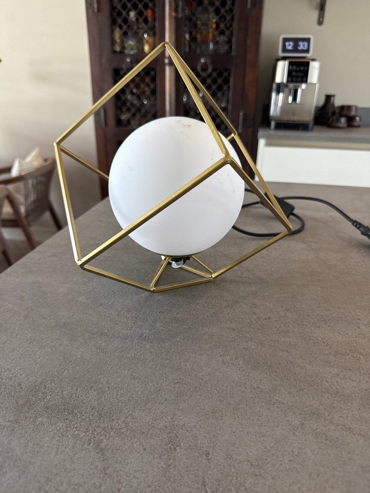 Moderne Gouden Tafellamp met Witte Bol, Ophalen, Goud, Modern, Sfeerlamp