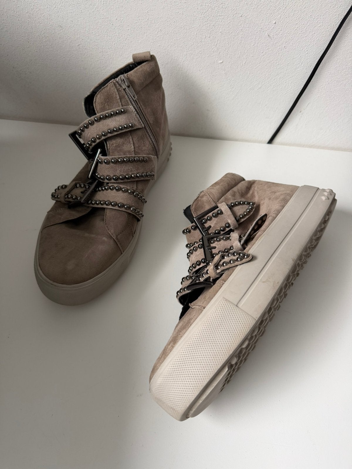 Kennel & Schmenger hoge sneakers maat 40 (6.5)  beige suède, Kleding | Dames, Ophalen of Verzenden, Zo goed als nieuw, Beige, Sneakers of Gympen