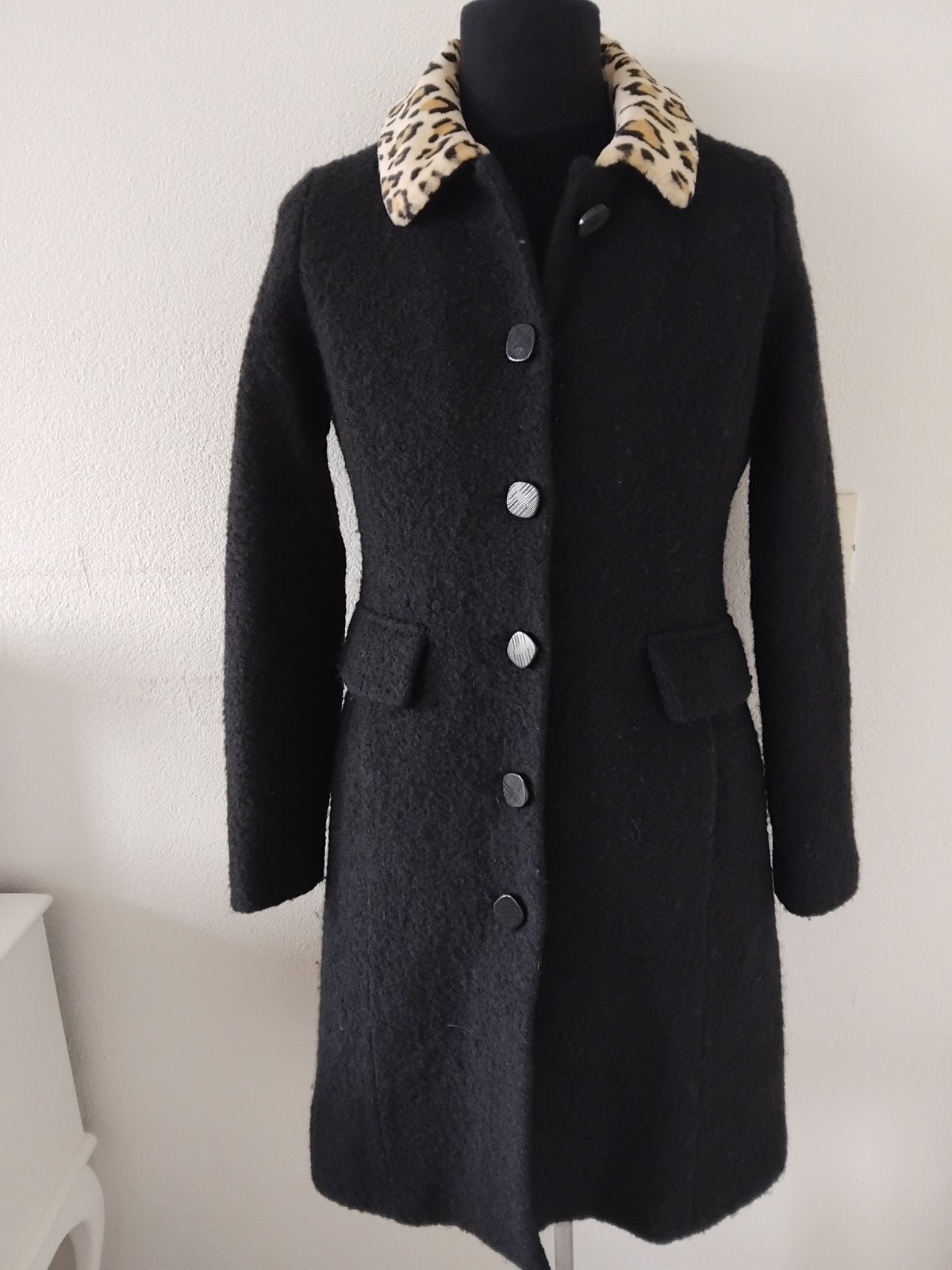 King Louie Zwarte Wollen Jas met Luipaardkraag Maat 38, Kleding | Dames, Maat 38/40 (M), Zwart, Ophalen of Verzenden, Zo goed als nieuw