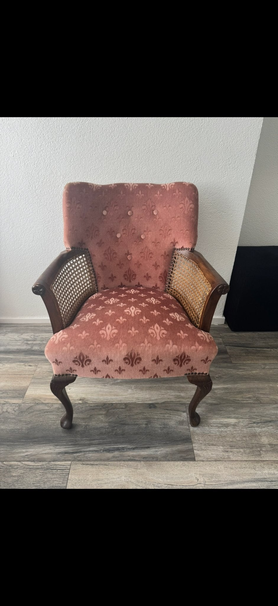 Vintage fauteuil met rotan details en fluwelen bekleding, Ophalen of Verzenden
