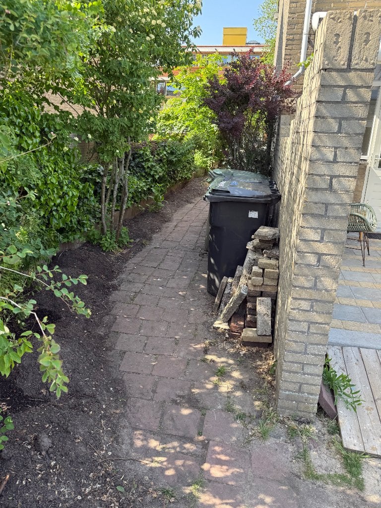 Gratis af te halen: rode tuintegels / klinkers, Ophalen, Gebruikt, Klinkers, Beton