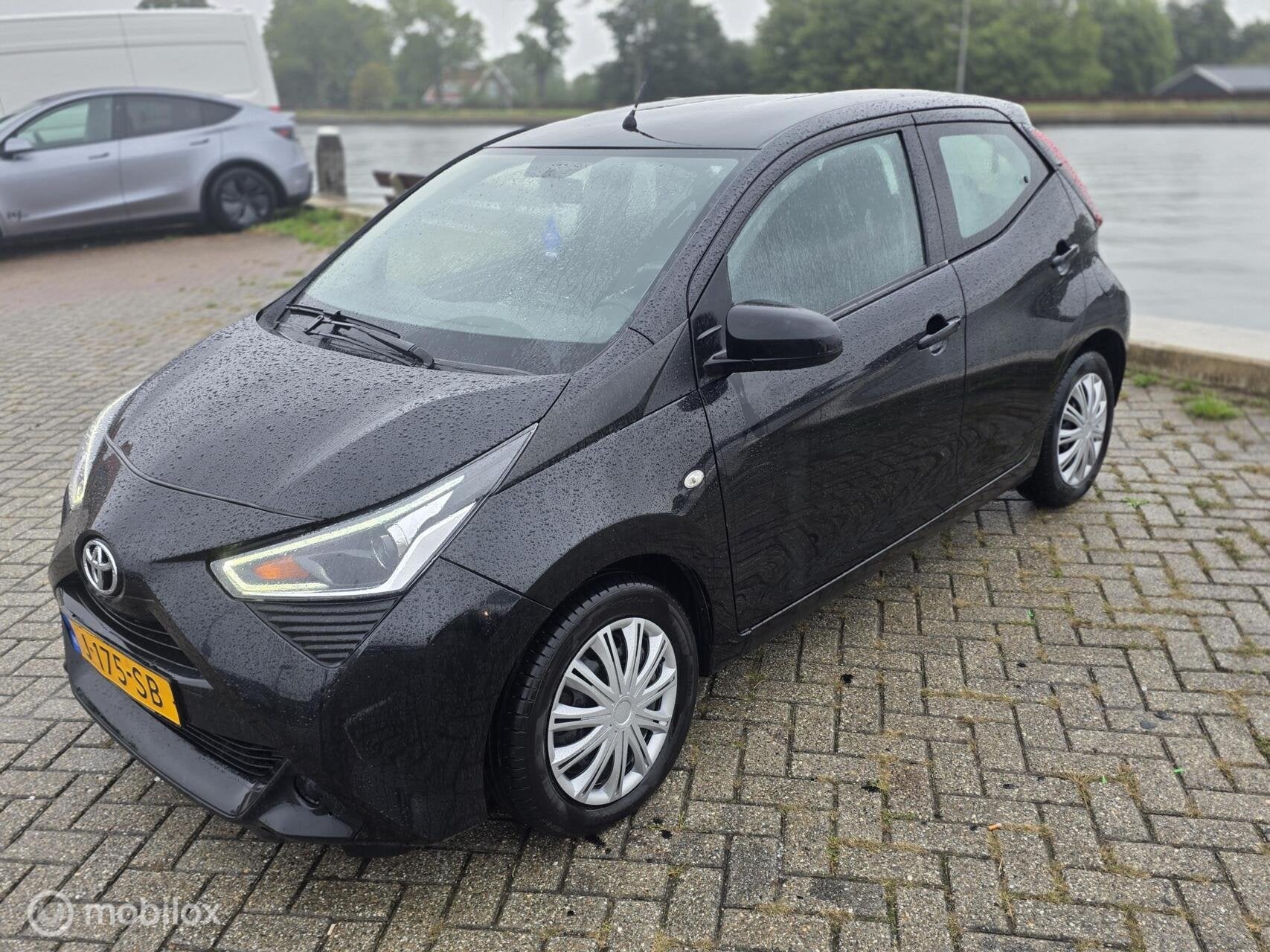 Toyota Aygo 1.0 VVT-i x-fun 2020, 71000 KM NAP, AIRCO NAVI.., Voorwielaandrijving, Euro 6, 4 stoelen, Zwart