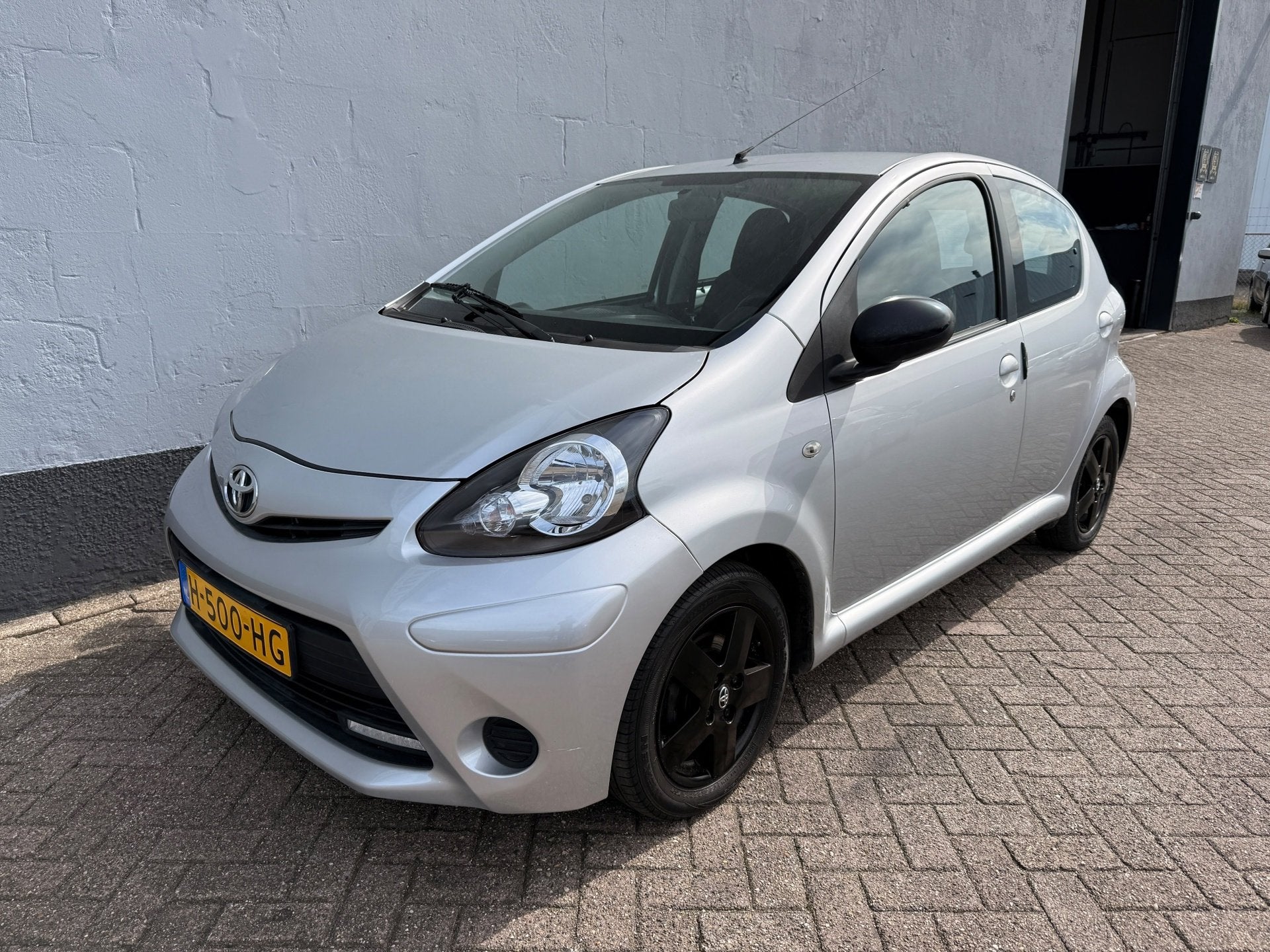 Toyota Aygo 1.0 VVT-i Dynamic Orange Automaat - Airco, Euro 5, Gebruikt, 4 stoelen, Bedrijf