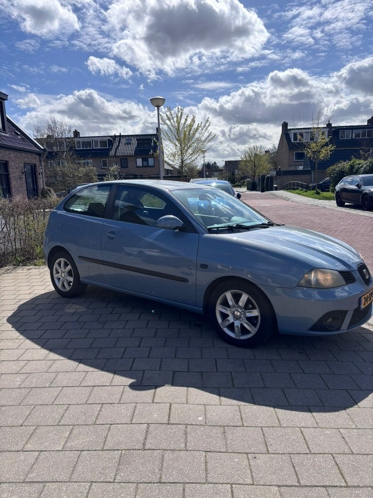 Seat Ibiza 1.4 16V 74KW 2006 Blauw, Voorwielaandrijving, 15 km/l, 40 €/maand, 4 cilinders