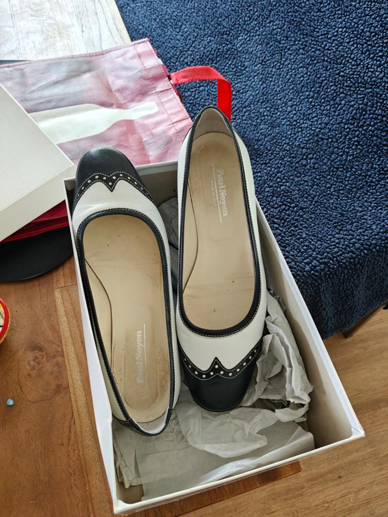 Dames schoenen negenendertig half blauw wit, Ophalen of Verzenden, Zo goed als nieuw, Blauw, Sneakers of Gympen