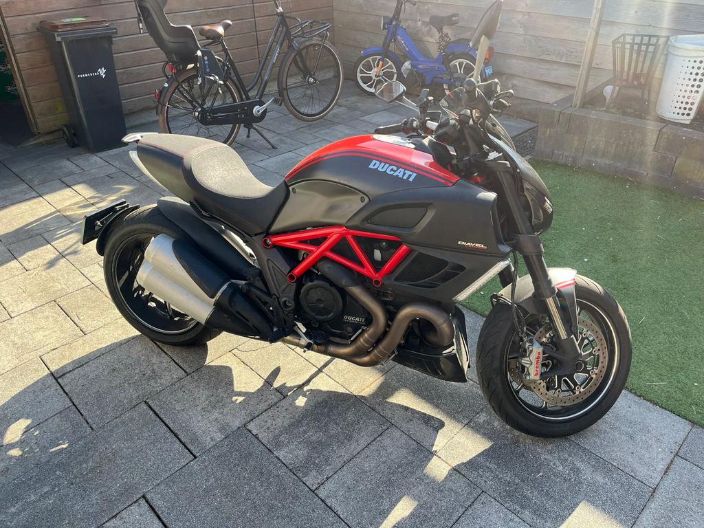 Perfect onderhouden Ducati Diavel uit 2015, Motoren, Motoren | Ducati, 2 cilinders, Motorrijbewijs A, Gebruikt, Particulier