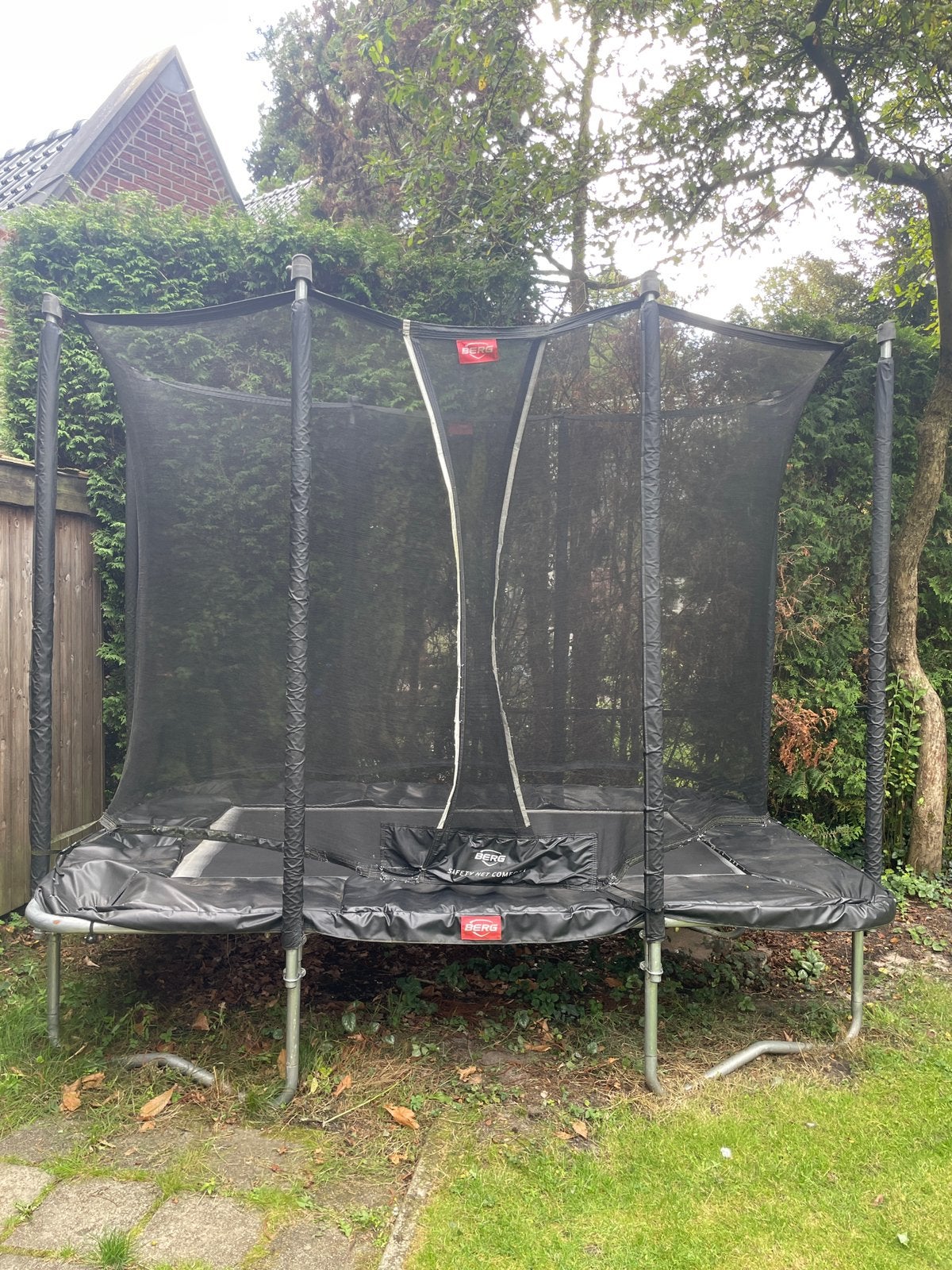 Berg trampoline 280*190 (opknapper), Kinderen en Baby's, Speelgoed | Buiten | Trampolines, Ophalen, Gebruikt