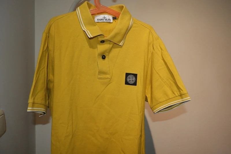 Stone Island knal gele polo embleem op de borst M, Geel, Stone Island, Gedragen, Verzenden