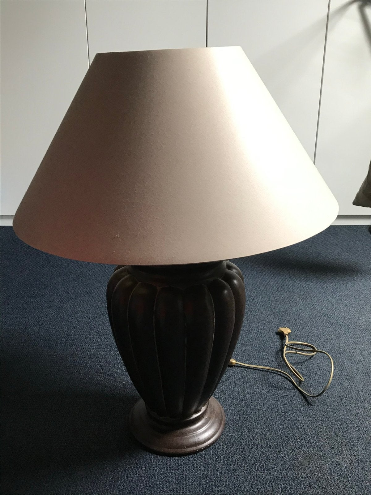 Vintage Tafellamp met stenen Voet en Beige Kap, Gebruikt, Vintage, Met kap, Schemerlamp