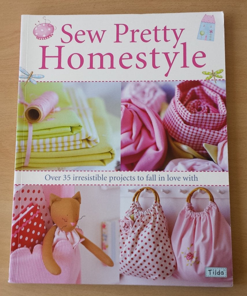 Tilda - Sew Pretty Homestyle - 2008, Boeken, Hobby en Vrije tijd, Ophalen of Verzenden, Gelezen, Borduren en Naaien