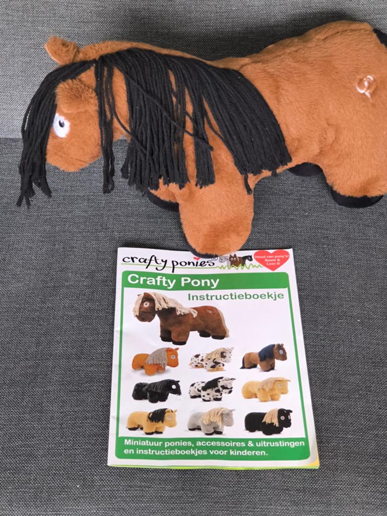 Crafty Pony paarden knuffel bruin met instructieboekje, Paard, Gebruikt, Overige merken, Overige karakters