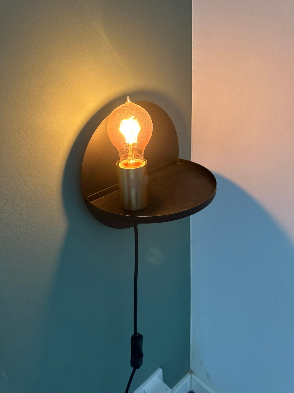 Design wandlampen met plateau 2x, Huis en Inrichting, Lampen | Wandlampen, Ophalen of Verzenden, Zo goed als nieuw